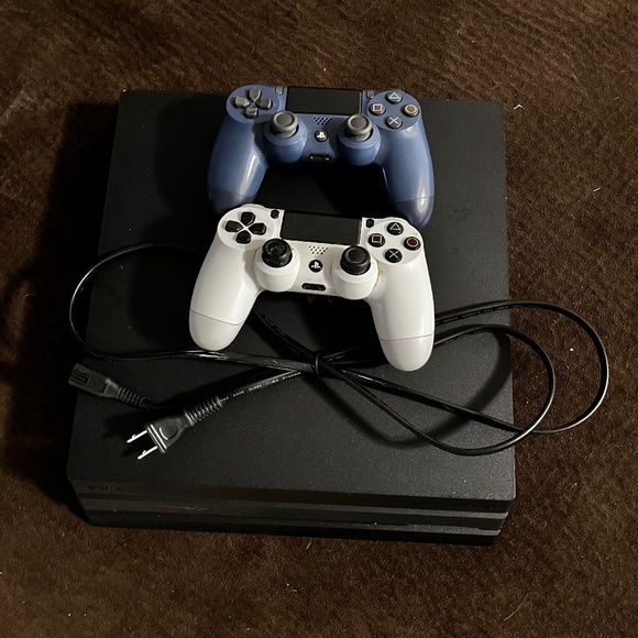 Sony Playstation 4 pro - Picture 1 of 2